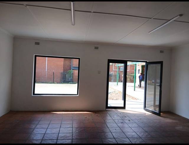 RETAIL PROPERTY TO RENT IN HOWICK CENTRAL